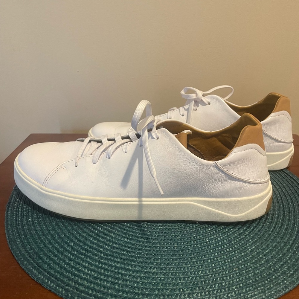 Men's Olukai white leather low top sneakers, size 11